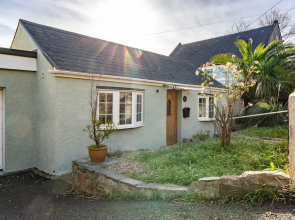 Gorse Cottage - Sea Views Village Centre