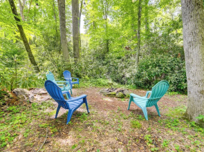 Pet-friendly Creekside Cabin w/ Pool Access!