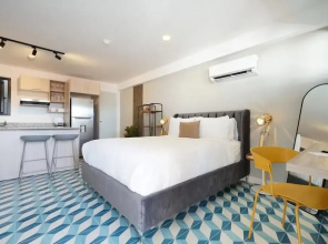 w Lovely Loft in Santa Ana