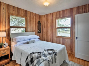 Farmhouse in Country Setting Near Gravity Hill