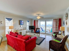 1010 Ocean Palms 201