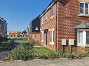 Peterborough - House - Sleeps 8 - Parking - Garden