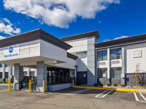 Best Western Paramus Hotel & Suites