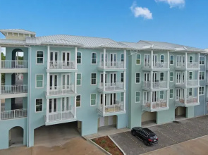 Modern + New Construction & Gulf Views; 3 Pools & Steps to Beach