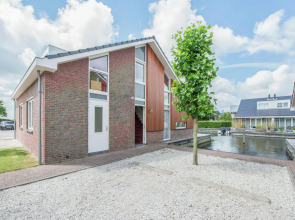 Apartment in Waterpark With Private Jetty