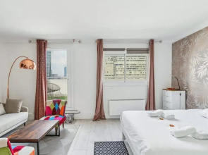 Exceptional Apartment With Terrace - La D Fense