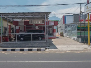 RedDoorz Plus near Alun Alun Kuningan