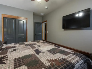 Cedar Crest Lodge