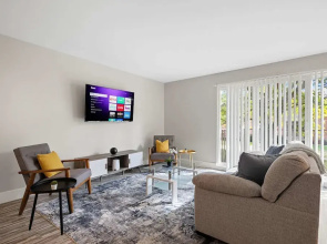 Bright and Airy 2BR 2BA in the Heart of the City