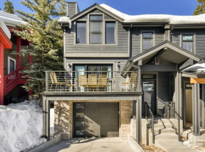 Webster by Avantstay Central Location w/ Hot Tub and Patio