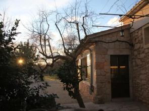 Son Jordi nou, beautiful villa near Alaro big swimming pool, BBQ mountain views 12people