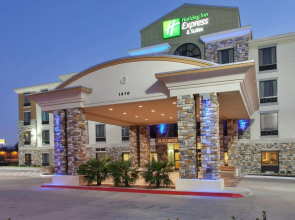 Holiday Inn Express Hotel & Suites Dallas South - Desoto by IHG