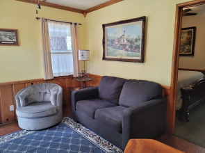 Hillcrest Suites & Cabins