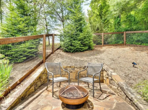 Blue Ridge Mountain Home w/ Sunroom: Pets Welcome