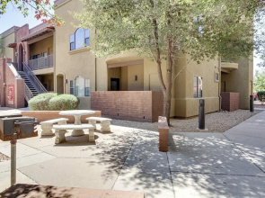 Central Tucson Condo w/ Community Pool + Hot Tub!