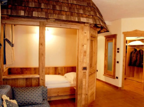 Paradise Lodge