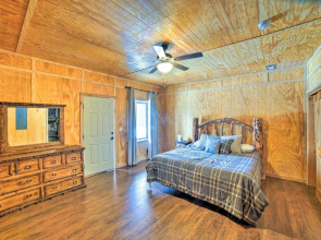 Woodsy Mountain Cabin: 2 Mi to Angel Fire Resort!