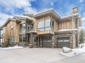Stunning 6-bedroom Chalet in Heart of Park City 6 Home by Redawning