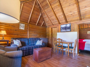 Kootenay Park Lodge