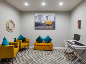 Super 8 by Wyndham Kingwood Houston North