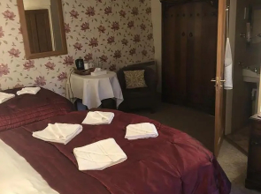 The Oakeley Arms Hotel