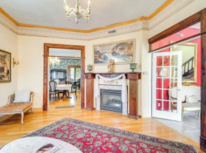< 1 Mi to Downtown Abq: Historic Manor w/ Patio!