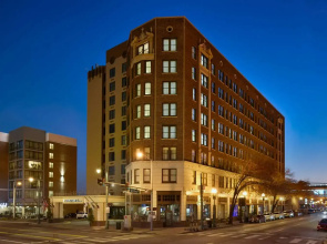 Doubletree Hotel Memphis Downtown