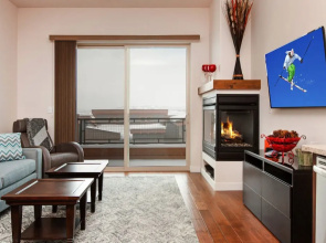 Polished 2br Park City  2 Bedroom Condo