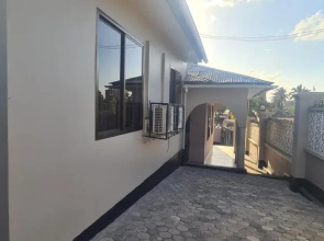 Remodeled beautiful three bedrooms Bungalow