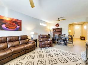 Putting Green, Pool Table! West Valley Family Home