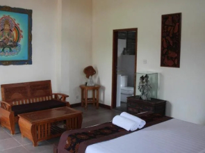 Nur Guest House