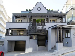 Seacliff Apartments