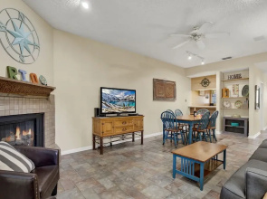 River Condo Next to Schlitterbahn Water Park!