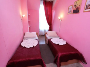 Krasny Kovrik na Pushkinskoy