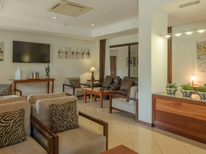 Sea Cliff Court Hotel  Luxury Apartments