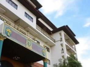 13 Coins Bangyai Hotel