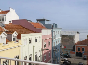Cortes Apartment in Lisbon Historic Neighborhood