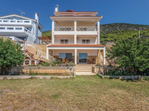 Awesome Home in Kaki Thalassa-keratea With 4 Bedrooms and Wifi