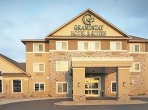 Gateway Park Hotel and Suites