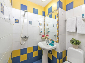 Hotel 81 Palace