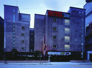 Tourist Hotel June