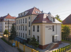 Hostel "Night o'clock" - restauracja, parking i darmowa siłownia