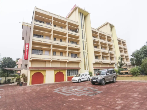 OYO 27783 Hotel Rajmahal Inn