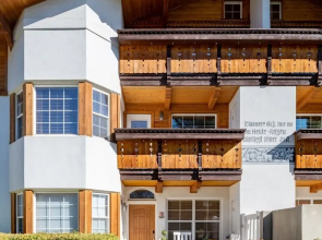 Family Getaway~pool, Hot Spring, Scuba & Ice Castles 727 4 Bedroom Home by RedAwning