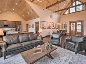 Mountainside Retreat w/ Fire Pit in Banner Elk