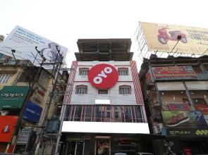 OYO 7933 Hotel Trimurty International