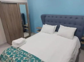 Amazing 2BR Suite w Pool Patio 5 min Dr2 Palmbeach