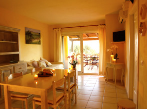 Baia de Bahas Residence