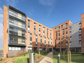 Student Only - Cosy Ensuite Bedroom in a Shared Apartment at Riverside Way