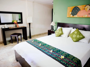 Ellies Hotel